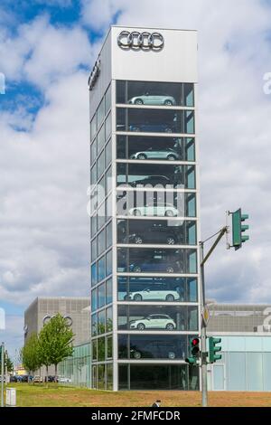 Deutschland , Berlin , 06.05.2019 , Turm mit Autos von Audi in Berlin-Berlin-Charlottenburg Stockfoto