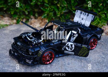 Schwarz-weiß Moldking Ford Mustang Hoonicorn Lego-Set Stockfoto