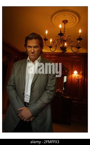 Jeff Bridges in London, um seinen neuesten Film K-PAX im Dorchester Hotel zu promoten.pic David Sandison 22/11/2001 Stockfoto