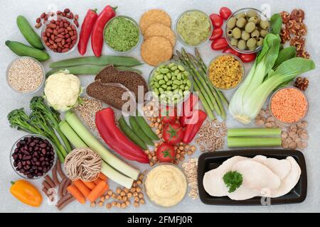 Niedrig glykämisch gesunde Ernährung Lebensmittel für Diabetiker mit allen Lebensmitteln unter 55 auf dem GI-Index. Reich an Protein-Antioxidantien, Vitamine, Anthocyane, Mineralien. Stockfoto