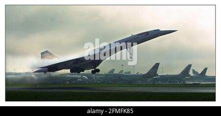 Concord hebt ab für einen kompletten Testflug nach New York vor Beginn der regelmäßigen planmäßigen Flüge im nächsten Monat.pic David Sandison 22/10/2001 Stockfoto