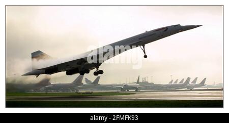 Concord hebt ab für einen kompletten Testflug nach New York vor Beginn der regelmäßigen planmäßigen Flüge im nächsten Monat.pic David Sandison 22/10/2001 Stockfoto