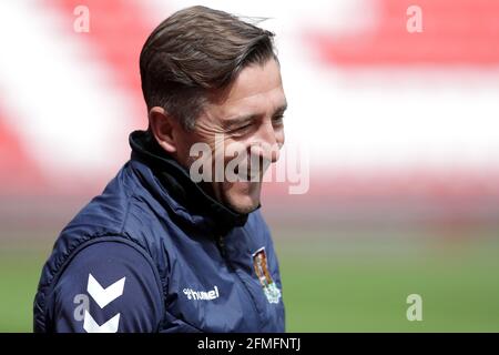 Northampton Town-Manager Jon Brady vor dem Sky Bet League One-Spiel im Stadium of Light, Sunderland. Bilddatum: Sonntag, 9. Mai 2021. Stockfoto