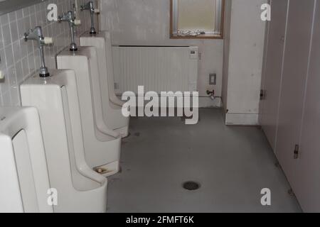 komagane, nagano, japan, 05-08-2021, japanische männliche Toiletten. Stockfoto