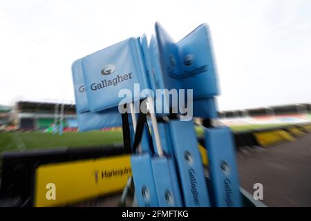 Twickenham Stoop, London, Großbritannien. Mai 2021. Englische Premiership Rugby, Harlekine gegen Wespen; die Eckflaggen bereit für das Feld an der Stoop vor dem Spiel Credit: Action Plus Sports/Alamy Live News Stockfoto