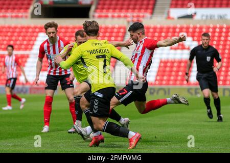 Sunderland, Großbritannien. Mai 2021. Jordan Jones #27 von Sunderland schießt am 5/9/2021 in Sunderland, Großbritannien, auf das Tor. (Foto von Iam Burn/News Images/Sipa USA) Quelle: SIPA USA/Alamy Live News Stockfoto