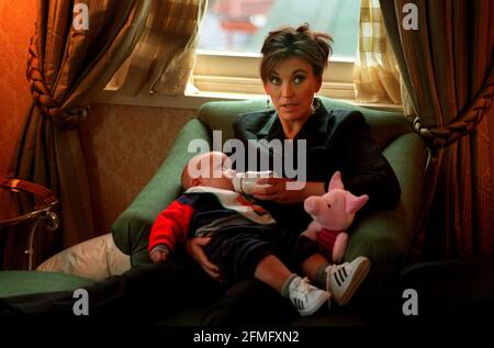 Leslie Ann Down mit Sohn November 1998 Stockfoto