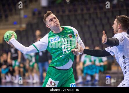 09. Mai 2021, Berlin: Handball: Bundesliga, Füchse Berlin - THW Kiel, Matchday 29, Max-Schmeling-Halle. Der Berliner Lasse Bredekjaer Andersson wirft den Ball. Foto: Christophe Gateau/dpa Stockfoto