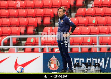 Jon Brady, Manager von Northampton Town, während des Spiels Stockfoto