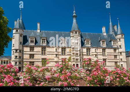 Herzogspalast (Palais Ducal) in der Stadt Nevers, Nievre (58), Burgund, Frankreich. Stockfoto