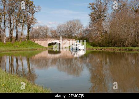 Canal du Nivernais in der Nähe der Schleuse Anizy, Nievre (58), Burgund, Frankreich Stockfoto