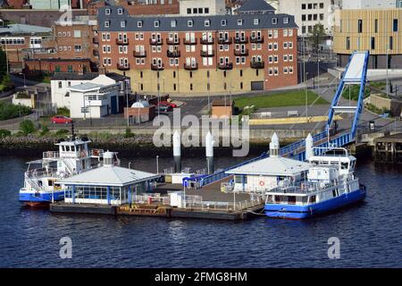 Passagierfähren bei Shields Ferry Landing, South Shields, River Tyne im Juni Stockfoto