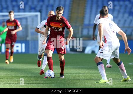 Rom, Italien. Mai 2021. ROM, Italien - 9.05.2021: BRYAN CRISTANTE (ROMA) im Einsatz während des italienischen Fußballmatches der Serie A League 2021 zwischen AS ROMA und CROTONE im Olympiastadion in Rom. Kredit: Unabhängige Fotoagentur/Alamy Live Nachrichten Stockfoto