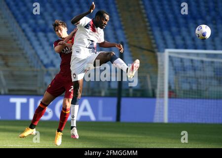 Rom, Italien. Mai 2021. ROM, Italien - 9.05.2021: KUMBULLA, SIMY (CROTONE) im Einsatz während des Fußballmatches der italienischen Serie A League 2021 zwischen AS ROMA und CROTONE im Olympiastadion in Rom. Kredit: Unabhängige Fotoagentur/Alamy Live Nachrichten Stockfoto