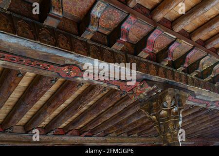 Anatolische Selculu-Sakralarchitektur aus dem 13. Jahrhundert mit originalen Holzsäulen die Esrefoglu-Moschee in Beysehir, Konya Stockfoto