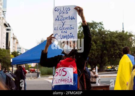 Stadt Buenos Aires, Stadt Buenos Aires, Argentinien. Mai 2021. INT. WorldNews. 7.Mai 2021. Stadt Buenos Aires, Argentinien.- Demonstranten während einer Demonstration vor der ColombiaÂ´s-Botschaft in Buenos Airs, Argentinien, zur Unterstützung der kolumbianischen Bevölkerung und gegen Gewalt in ihrer Heimat, am 7. Mai 2021. Quelle: Julieta Ferrario/ZUMA Wire/Alamy Live News Stockfoto