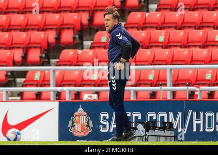 Sunderland, Großbritannien. Mai 2021. Jon Brady, Manager von Northampton Town, während des Spiels in Sunderland, Großbritannien am 5/9/2021. (Foto von Iam Burn/News Images/Sipa USA) Quelle: SIPA USA/Alamy Live News Stockfoto