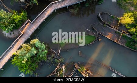 Luftaufnahme des 'cimitero dei burci'-Gebiets entlang des Flusses Sile. Auf der Spitze der Walway des Greenway del Sile Stockfoto