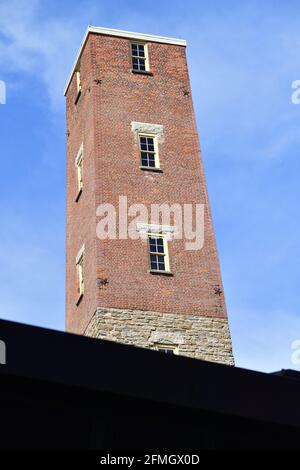 Dubuque, Iowa, USA. Der Shot Tower in der Innenstadt von Dubuque in der Nähe des Mississippi River wurde 1856 erbaut. Stockfoto