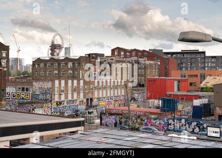 Entwicklung von Hackney Wick, Künstlerstudios, Industrieräumen, Cafés, kreativen Restaurants, Craft Breweries und Bars entlang des River Lee Navigation Kanals Stockfoto