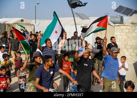 Deir Ballut, nördlich von Aleppo, Syrien ،9. Mai 2021.Bewohner des Lagers Deir Ballut auf dem Land in Afrin, Nordsyrien, Nehmen Sie an einer Demonstration zur Unterstützung der Al-Aqsa Moschee Teil und lehnen Sie die israelische Politik der Unterdrückung von Gläubigen und der Beschlagnahme palästinensischer Häuser in der Stadt Al-Quds ab.Rami Alsayed / Alamy Live News Stockfoto