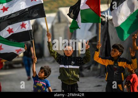 Deir Ballut, nördlich von Aleppo, Syrien ،9. Mai 2021.Bewohner des Lagers Deir Ballut auf dem Land in Afrin, Nordsyrien, Nehmen Sie an einer Demonstration zur Unterstützung der Al-Aqsa Moschee Teil und lehnen Sie die israelische Politik der Unterdrückung von Gläubigen und der Beschlagnahme palästinensischer Häuser in der Stadt Al-Quds ab.Rami Alsayed / Alamy Live News Stockfoto