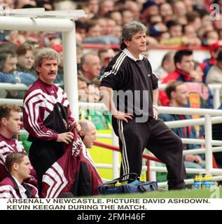 Kevin Keegan, der Manager des Fußballclubs Newcastle United, sieht enttäuscht aus, als sein Team 2-0 an Arsenal abgeht. Stockfoto