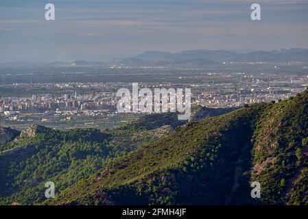 Luftaufnahme von Benicasim aus der Wüste von Las Palmas in Castellon de la Plana, Bundesland Valencia, Spanien, Europa Stockfoto