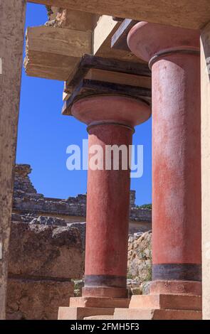 Knossos Palast:Es ist die größte bronzezeitliche archäologische Stätte auf Kreta (Griechenland), zeremonielles und politisches Zentrum der minoischen Zivilisation. Stockfoto