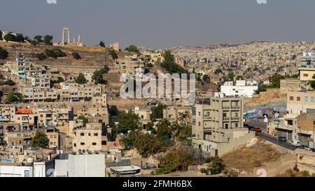 Der Überblick über die Altstadt im Zentrum von Amman, Jordanien, die zum Citadel Hill führt Stockfoto