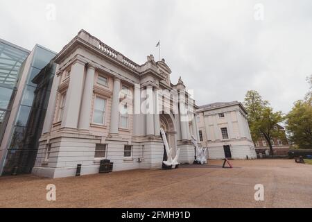 Greenwich, London - 2021.05.08: Wunderschöne Architektur des National Maritime Museum Stockfoto