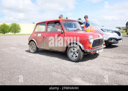 Mai 2021 - Targa Rally auf dem Flugplatz Kemble in Großbritannien. Stockfoto