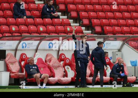 SUNDERLAND, GROSSBRITANNIEN. 9. MAI Northampton Town Manager Jon Brady während des Spiels der Sky Bet League 1 zwischen Sunderland und Northampton Town im Stadium of Light, Sunderland, am Sonntag, 9. Mai 2021. (Kredit: Mark Fletcher, Mi News) Kredit: MI Nachrichten & Sport /Alamy Live Nachrichten Stockfoto