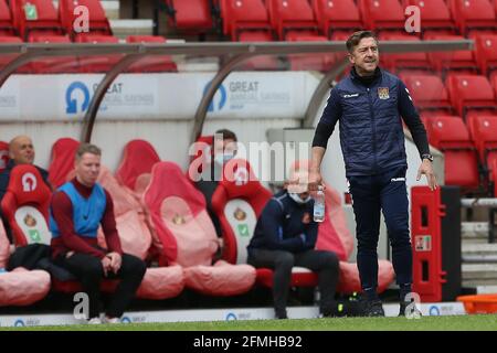 SUNDERLAND, GROSSBRITANNIEN. 9. MAI Northampton Town Manager Jon Brady während des Spiels der Sky Bet League 1 zwischen Sunderland und Northampton Town im Stadium of Light, Sunderland, am Sonntag, 9. Mai 2021. (Kredit: Mark Fletcher, Mi News) Kredit: MI Nachrichten & Sport /Alamy Live Nachrichten Stockfoto