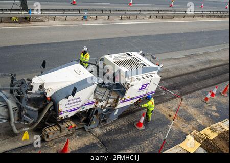 Taplow, Buckinghamshire, Großbritannien. Mai 2021. Die M4 ist an diesem Wochenende wieder zwischen Junction 6 (Slough) und Junction 8/9 (Maidenhead) wegen Bauarbeiten am M4 Smart Motorway Digital Upgrade geschlossen. In den letzten 5 Jahren hat es in Großbritannien 38 Tote auf intelligenten Autobahnen gegeben. Jüngste Statistiken belegen, dass die Sterberate auf intelligenten Autobahnen im Jahr 2019 um 8 % höher war als auf herkömmlichen Autobahnen. Quelle: Maureen McLean/Alamy Stockfoto