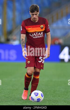 Rom, Latium. Mai 2021. Nicola Zalewski von Roma während des italienischen Fußballmatches der Serie A als Roma gegen FC Crotone im Olympiastadion in Rom, Italien, 09. Mai 2021. Fotografo01 Credit: Independent Photo Agency/Alamy Live News Stockfoto