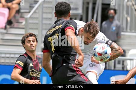 Miami, USA. Mai 2021. Leandro Gonzalez Pirez (6) von Inter Miami versucht, in der ersten Halbzeit gegen Atlanta United im DRV Pink Stadium in Fort Lauderdale, Florida, am Sonntag, 9. Mai 2021 einen Eckstoß zu erzielen. (Foto: Charles Trainor Jr./Miami Herald/TNS/Sipa USA) Quelle: SIPA USA/Alamy Live News Stockfoto