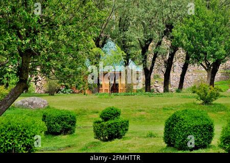 Schöner Baumgarten in Pahalgam, Jammu und Kashmir, Indien Stockfoto