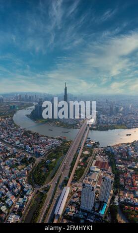 Vertikales Panorama Stadtbild Foto der Innenstadt von Ho Chi Minh Stadt Stockfoto