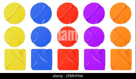 Farbige Papieraufkleber, Klebeflecken. Leere zerknitterte Etiketten kreisen, quadratisch und sternförmig isoliert auf weißem Hintergrund. Vector realistischer Satz von Haftetiketten und Etiketten mit Falten Stock Vektor