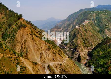 Baglihar-Staudamm am Chenab-Fluss, bekannt als Baglihar Hydroelectric Power Project, Jammu & Kashmir, Indien Stockfoto