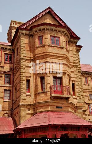 Außenansicht des Amar Mahal Museums und der Bibliothek, Jammu, Jammu und Kaschmir, Indien Stockfoto