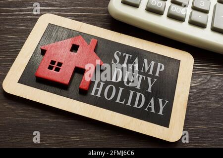 Stempelsteuer Land Steuer Urlaub und Modell des Hauses. Stockfoto