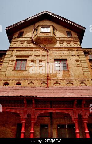 Außenansicht des Amar Mahal Museums und der Bibliothek, Jammu, Jammu und Kaschmir, Indien Stockfoto