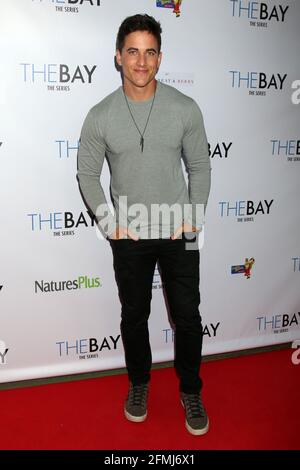 8. Mai 2021, Los Angeles, CA, USA: LOS ANGELES - 8. MAI: Mike Manning beim Saisonfinale der The Bay am 8. Mai 2021 in der Privatresidenz in Los Angeles, CA (Bild: © Kay Blake/ZUMA Wire) Stockfoto