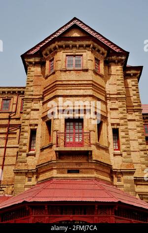 Außenansicht des Amar Mahal Museums und der Bibliothek, Jammu, Jammu und Kaschmir, Indien Stockfoto