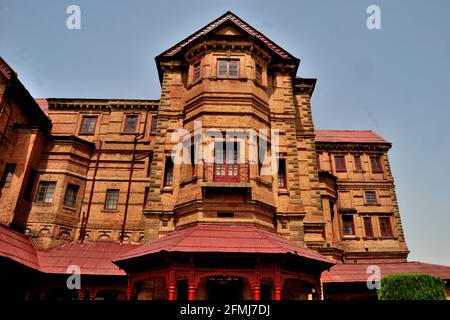 Außenansicht des Amar Mahal Museums und der Bibliothek, Jammu, Jammu und Kaschmir, Indien Stockfoto