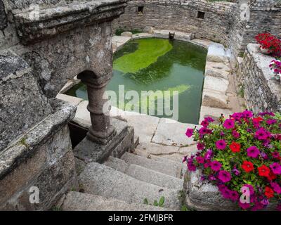 Bassin de la Fontaine de Saint-Brieuc 17. Jahrhundert, Cruguel , Bretagne, Morbihan, Bretagne, Frankreich. Stockfoto