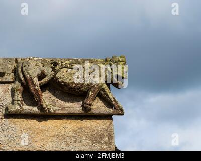 Akroterion Giebel Fassade, Ste Anne Kapelle, Buléon, Morbihan, Bretagne, Frankreich. Stockfoto