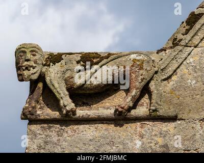 Akroterion Giebel Fassade, Ste Anne Kapelle, Buléon, Morbihan, Bretagne, Frankreich. Stockfoto